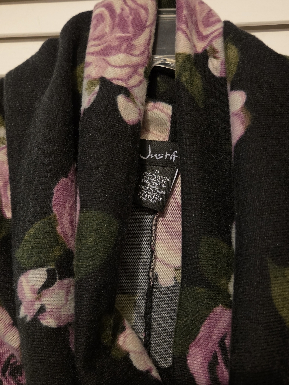 Medium Sweaters - Picture 5 of 5